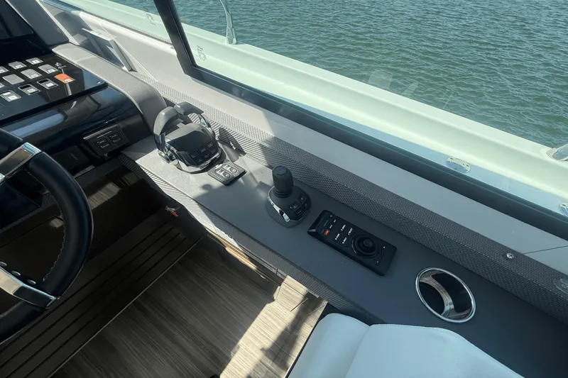 Slide: The Image of Cruisers Yachts 50 CANTIUS 2020 - 45