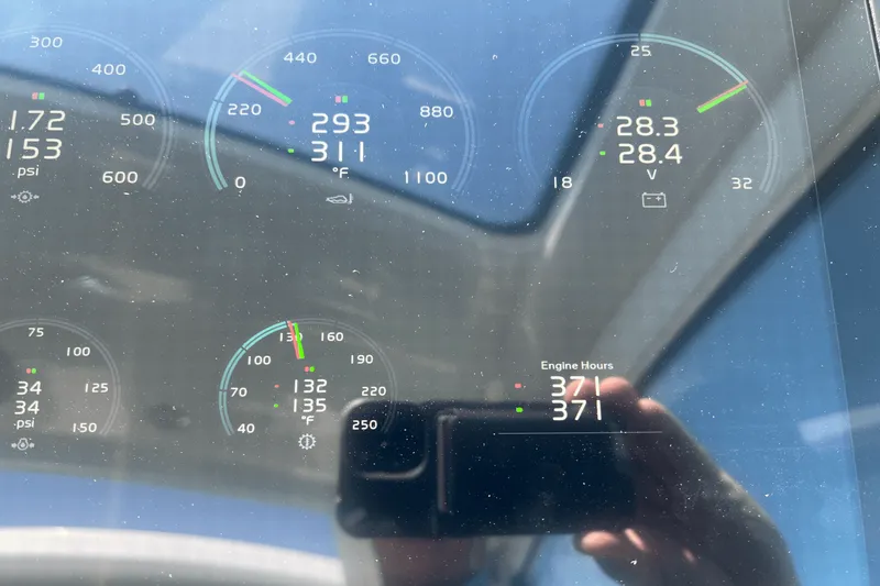 Slide: The Image of Cruisers Yachts 50 CANTIUS 2020 - 47