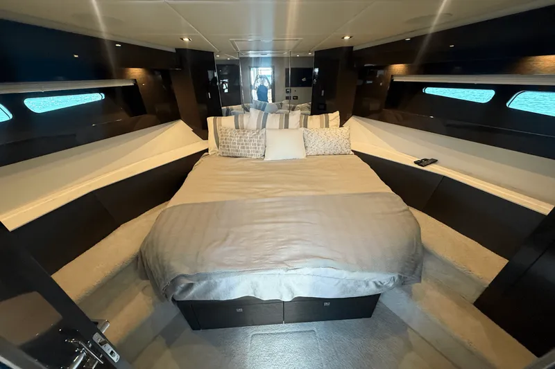 Slide: The Image of Cruisers Yachts 50 CANTIUS 2020 - 53