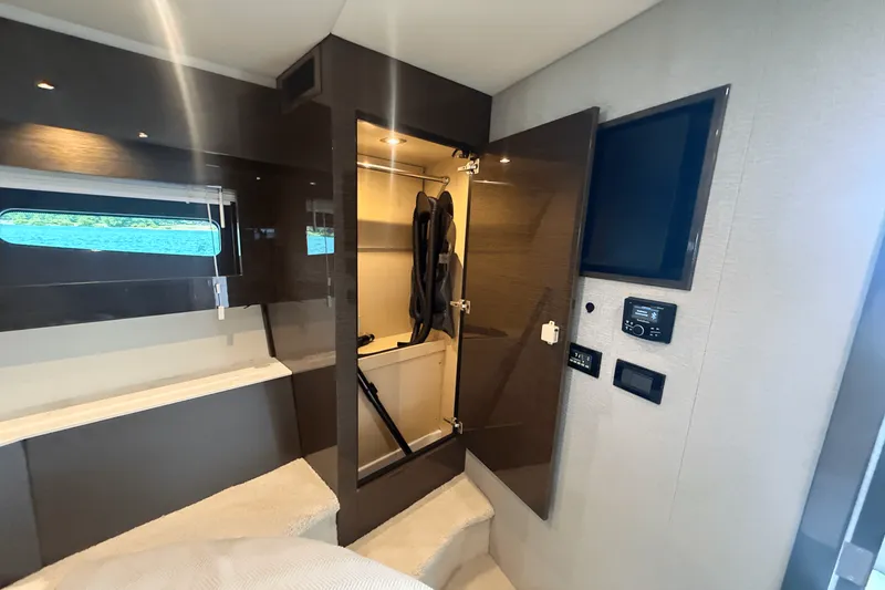 Slide: The Image of Cruisers Yachts 50 CANTIUS 2020 - 57