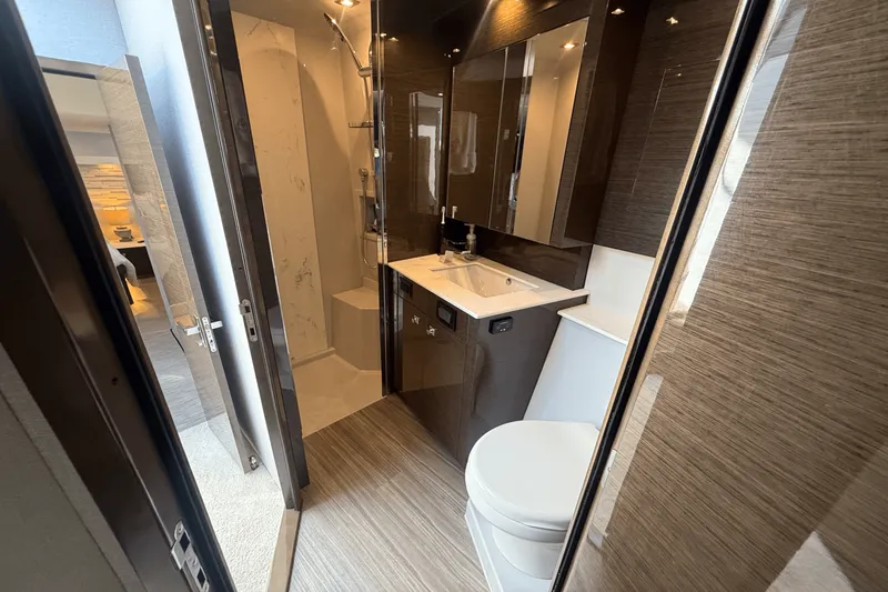 Slide: The Image of Cruisers Yachts 50 CANTIUS 2020 - 63