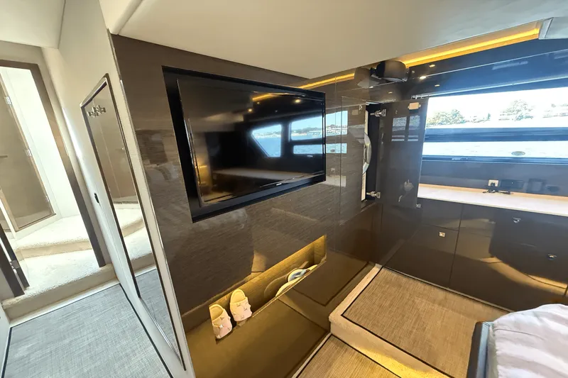 Slide: The Image of Cruisers Yachts 50 CANTIUS 2020 - 70