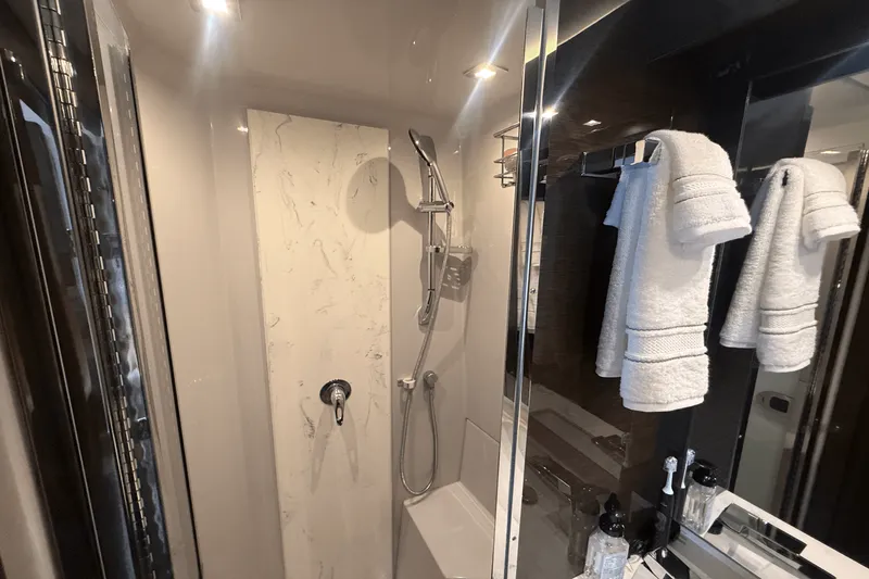 Slide: The Image of Cruisers Yachts 50 CANTIUS 2020 - 77