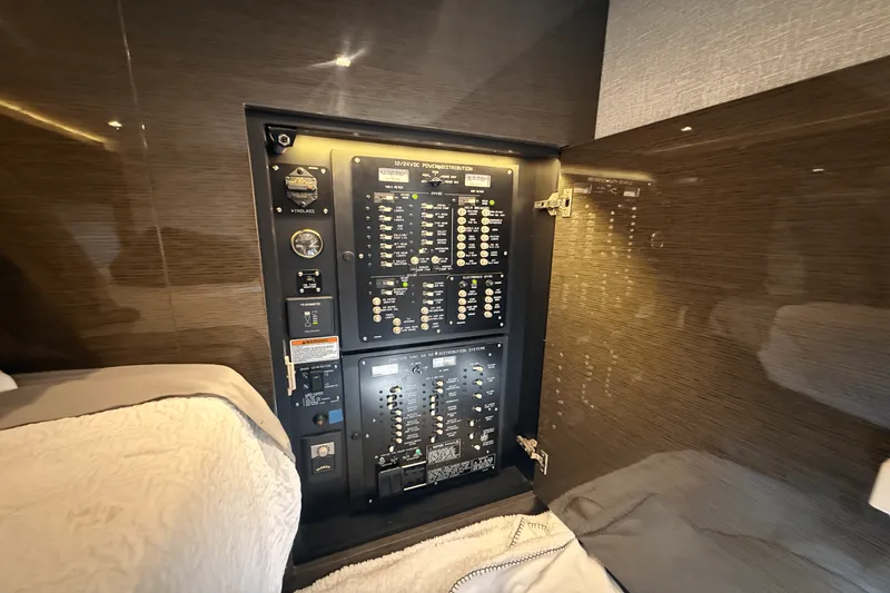 Slide: The Image of Cruisers Yachts 50 CANTIUS 2020 - 81