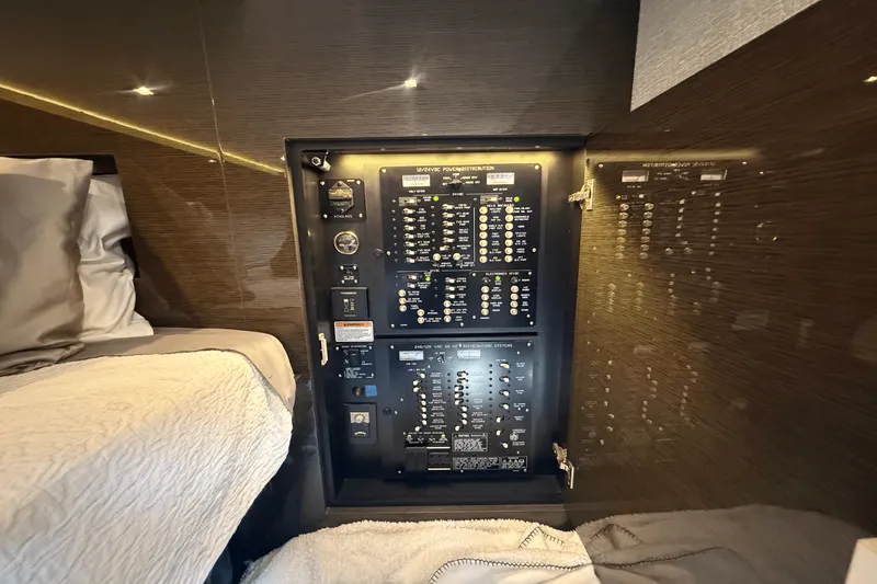 Slide: The Image of Cruisers Yachts 50 CANTIUS 2020 - 82