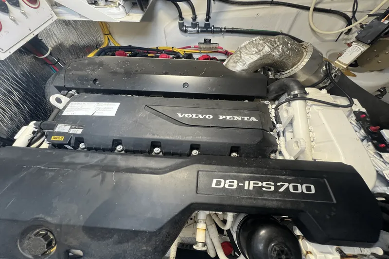 Slide: The Image of Cruisers Yachts 50 CANTIUS 2020 - 91