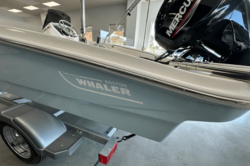 Slide: The Image of Boston Whaler 130 Super Sport 2026 - 3