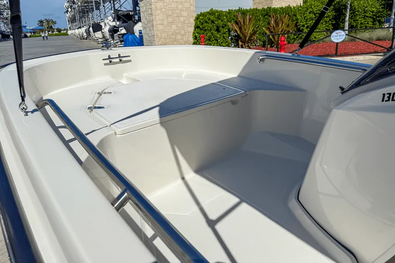 Slide: The Image of Boston Whaler 130 Super Sport 2026 - 11
