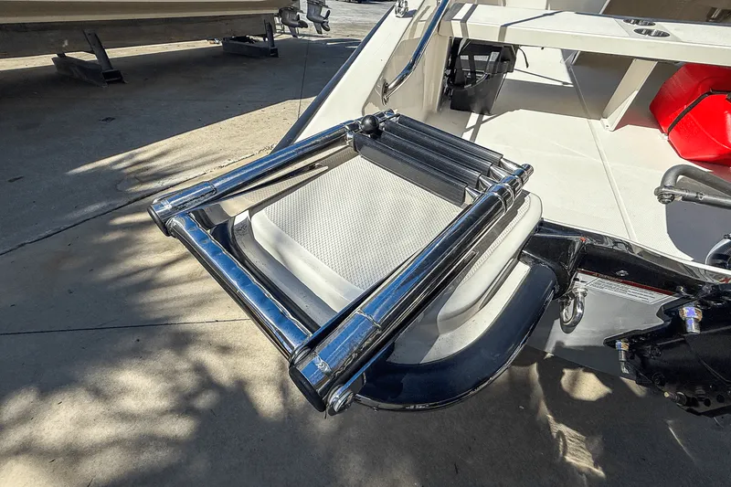 Slide: The Image of Boston Whaler 130 Super Sport 2026 - 5