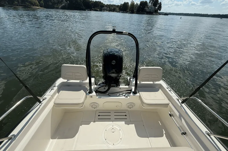 Slide: The Image of Boston Whaler 170 Montauk 2026 - 10