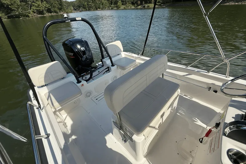 Slide: The Image of Boston Whaler 170 Montauk 2026 - 11