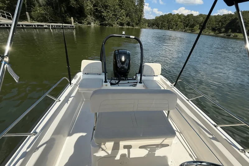 Slide: The Image of Boston Whaler 170 Montauk 2026 - 12