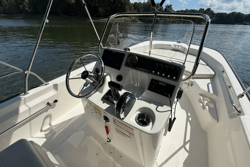 Slide: The Image of Boston Whaler 170 Montauk 2026 - 13