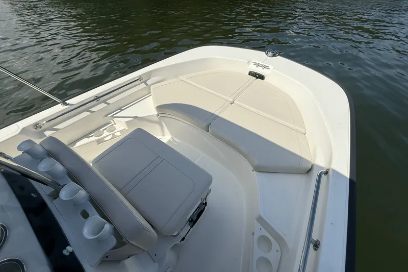 Slide: The Image of Boston Whaler 170 Montauk 2026 - 19