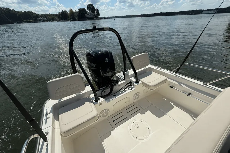 Slide: The Image of Boston Whaler 170 Montauk 2026 - 8