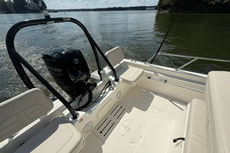 Slide: The Image of Boston Whaler 170 Montauk 2026 - 9