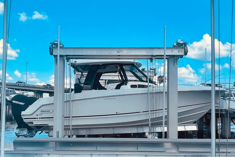 The Image of Boston Whaler 350 REALM 2023 - 0