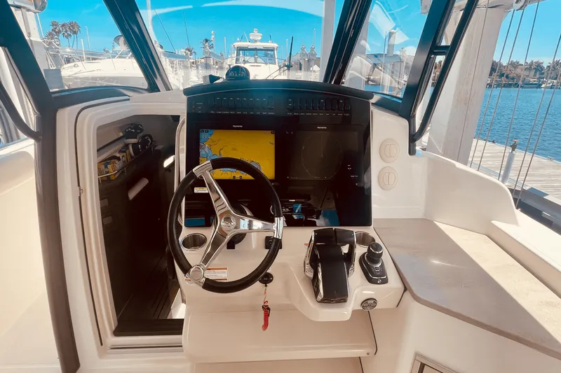 Slide: The Image of Boston Whaler 350 REALM 2023 - 26