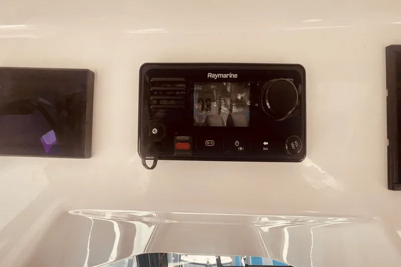 Slide: The Image of Boston Whaler 350 REALM 2023 - 27