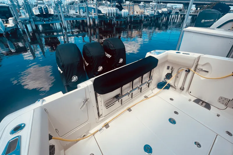 Slide: The Image of Boston Whaler 350 REALM 2023 - 35