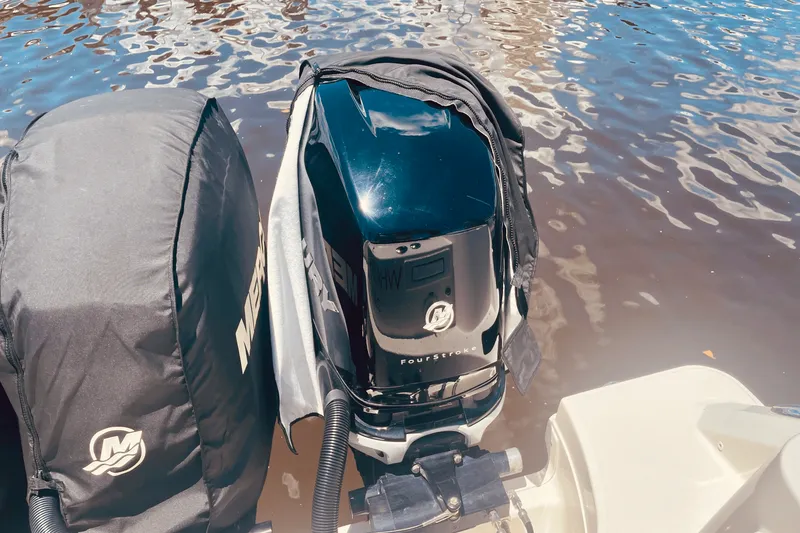 Slide: The Image of Boston Whaler 350 REALM 2023 - 39