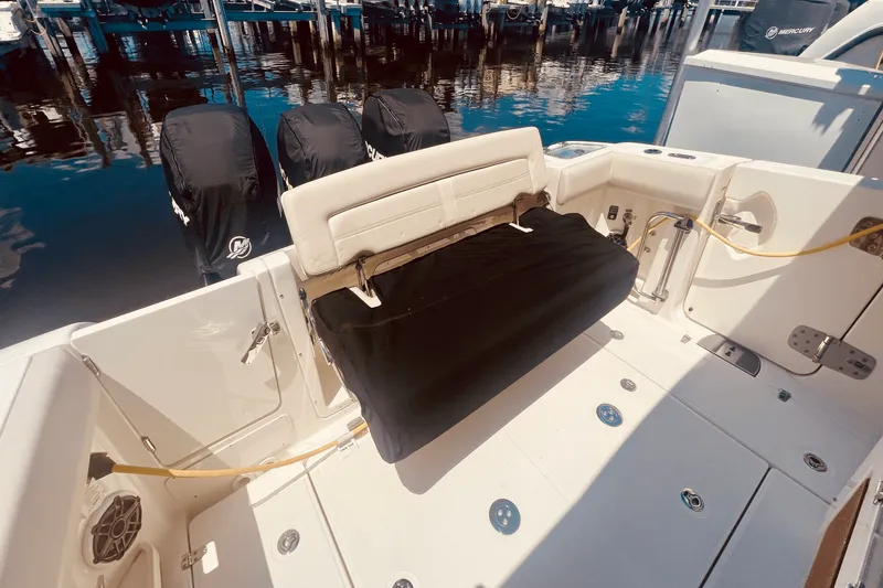 Slide: The Image of Boston Whaler 350 REALM 2023 - 40