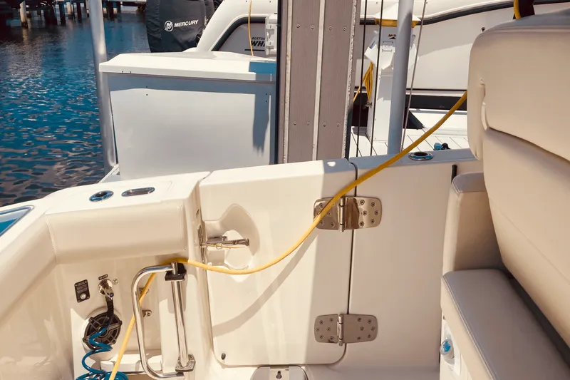 Slide: The Image of Boston Whaler 350 REALM 2023 - 44