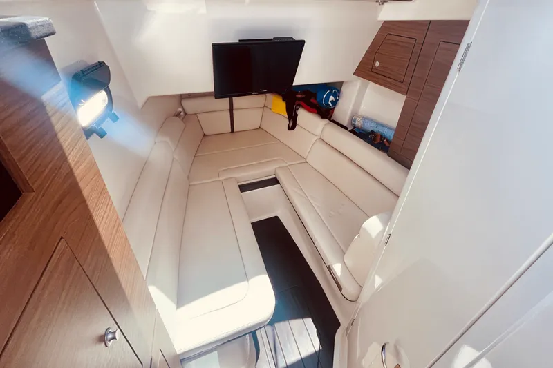 Slide: The Image of Boston Whaler 350 REALM 2023 - 45