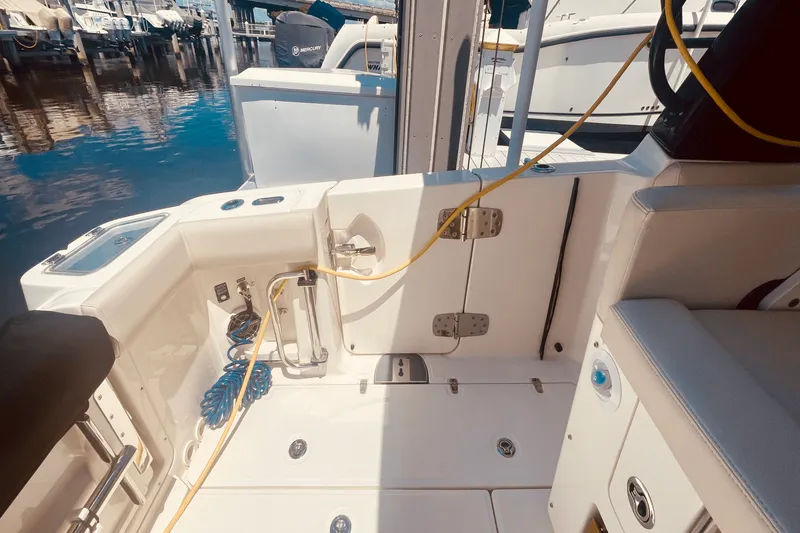 Slide: The Image of Boston Whaler 350 REALM 2023 - 46