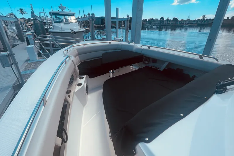 Slide: The Image of Boston Whaler 350 REALM 2023 - 6