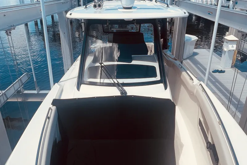 Slide: The Image of Boston Whaler 350 REALM 2023 - 8