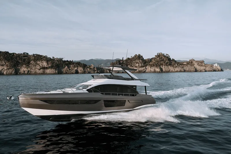 Slide: The Image of Azimut Fly 68 2026 - 2
