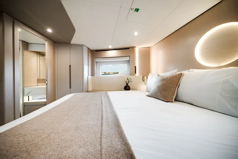 Slide: The Image of Azimut Fly 68 2026 - 60