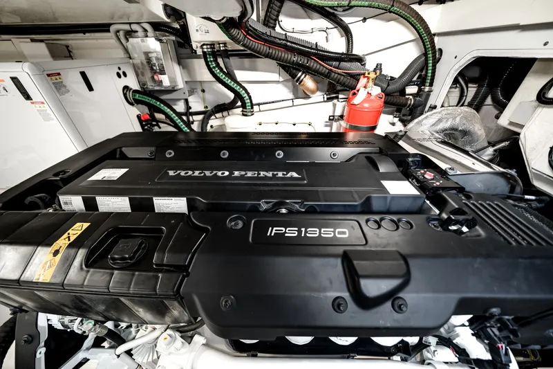 Slide: The Image of Azimut Fly 68 2026 - 80