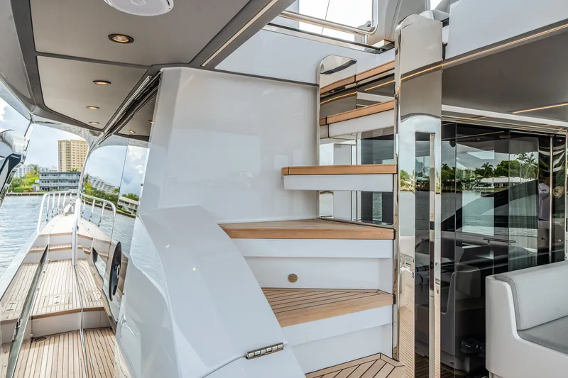 Slide: The Image of Azimut S8 2026 - 15