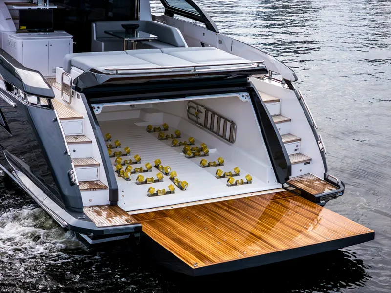 Slide: The Image of Azimut S8 2026 - 6