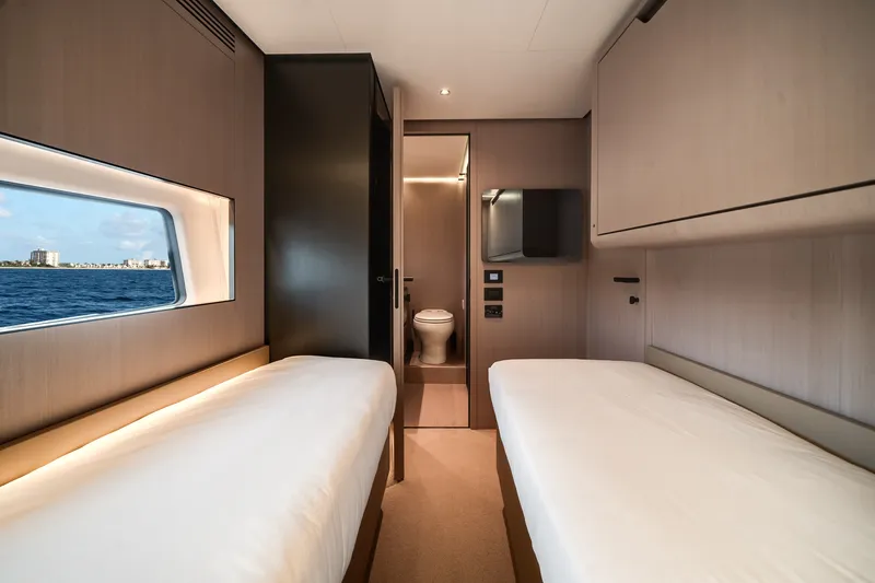 Slide: The Image of Azimut S8 2026 - 60