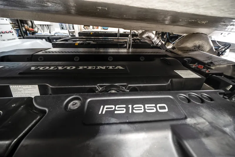 Slide: The Image of Azimut S8 2026 - 85