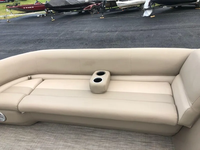Slide: The Image of 2023 Ranger 200C boat with beige seating and cup holders. - 16