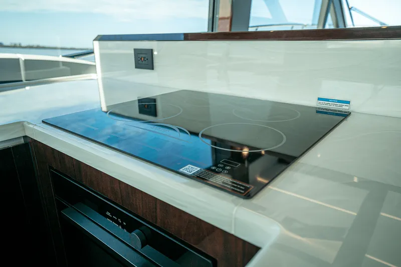 Slide: The Image of Galeon 640 FLY 2026 - 13