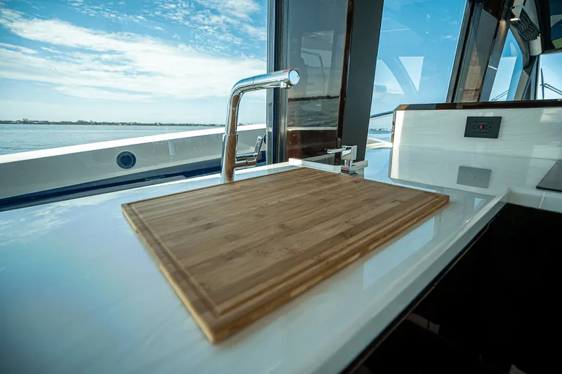 Slide: The Image of Galeon 640 FLY 2026 - 14