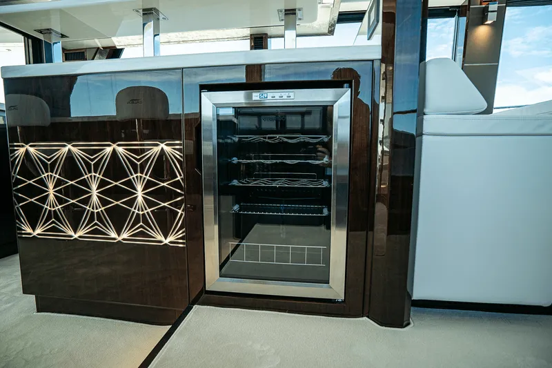 Slide: The Image of Galeon 640 FLY 2026 - 17