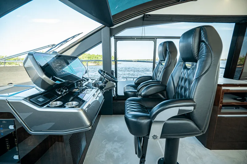Slide: The Image of Galeon 640 FLY 2026 - 24