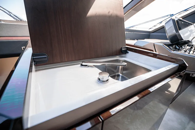 Slide: The Image of Galeon 640 FLY 2026 - 30