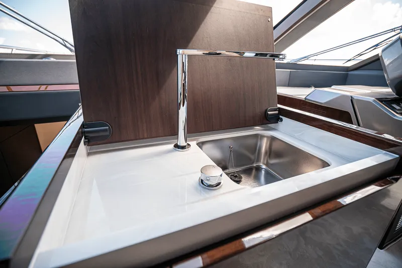 Slide: The Image of Galeon 640 FLY 2026 - 31