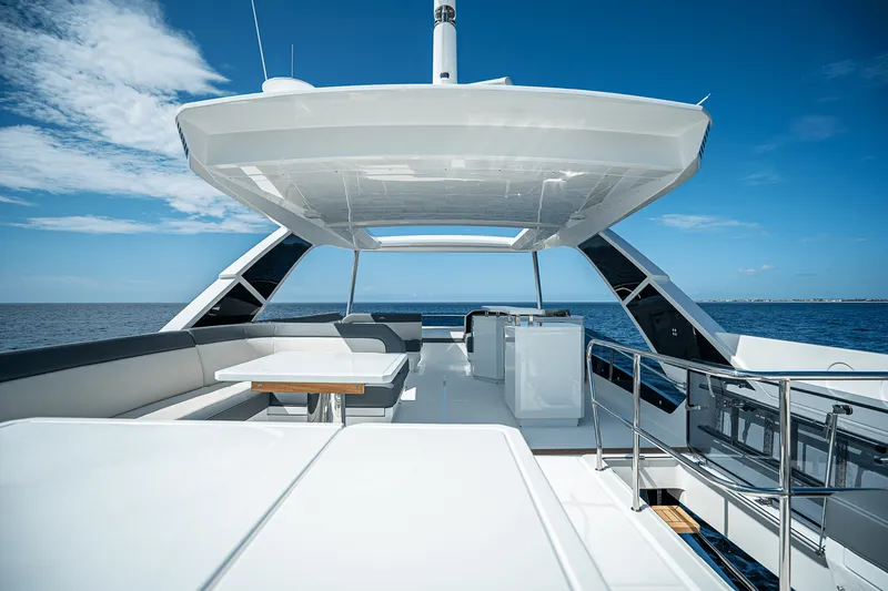 Slide: The Image of Galeon 640 FLY 2026 - 35