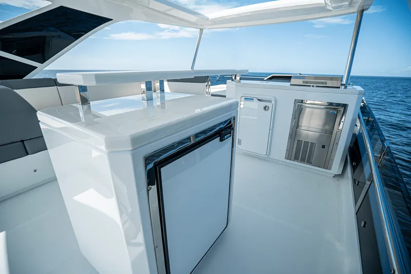 Slide: The Image of Galeon 640 FLY 2026 - 41