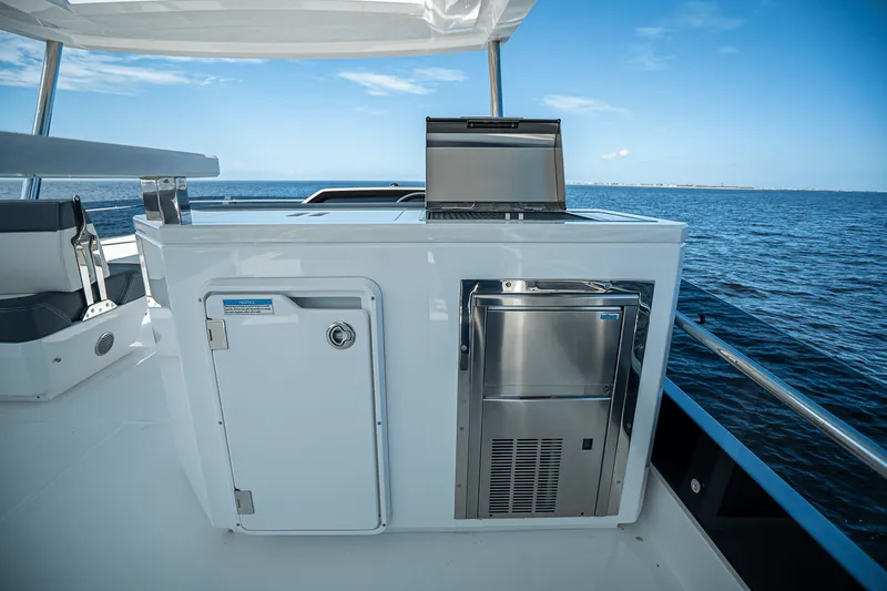 Slide: The Image of Galeon 640 FLY 2026 - 42