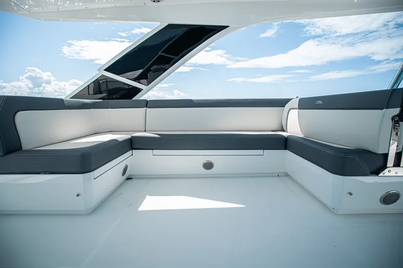 Slide: The Image of Galeon 640 FLY 2026 - 44