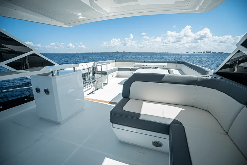 Slide: The Image of Galeon 640 FLY 2026 - 49